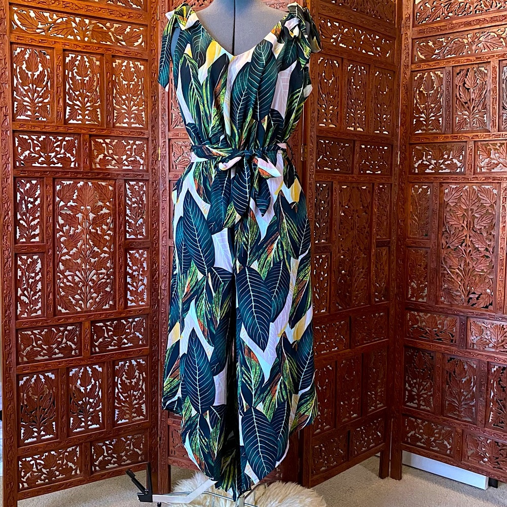 BEACHY JUMPSUIT MONSTERA TROPICAL PRINT W/ POCKETS